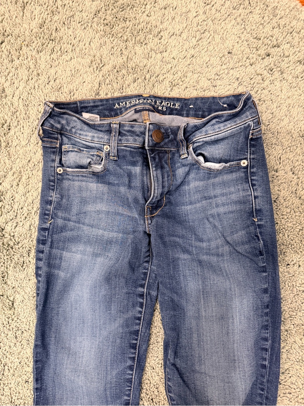 American Eagle Outfitters Women's Light-Mid Blue Skinny Jeans - size 6 short